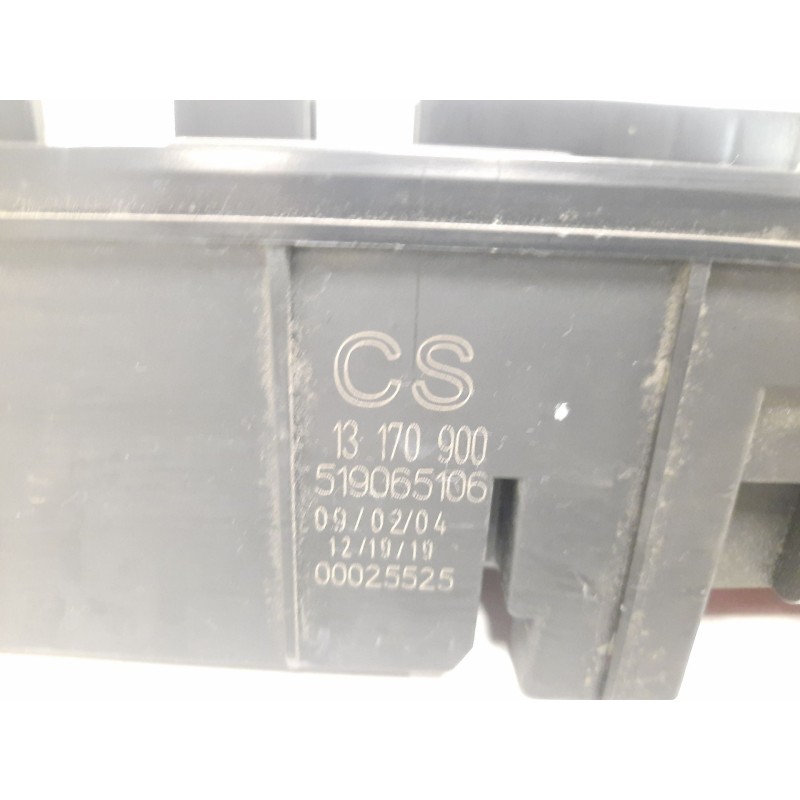 Recambio de caja reles / fusibles para opel vectra c berlina 2.2 16v dti cat (y 22 dtr / l50) referencia OEM IAM 13170900 519065