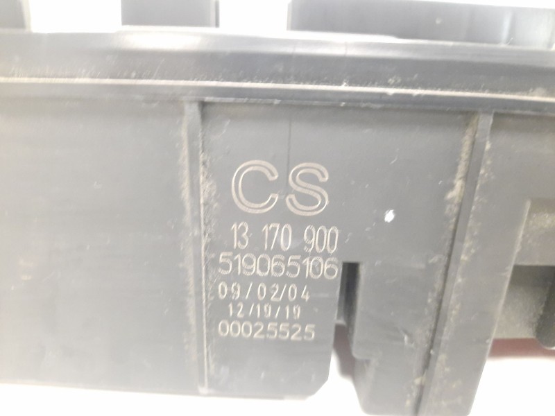 Recambio de caja reles / fusibles para opel vectra c berlina 2.2 16v dti cat (y 22 dtr / l50) referencia OEM IAM 13170900 519065