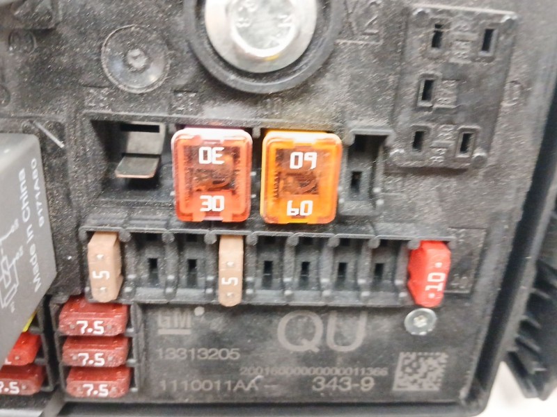 Recambio de caja reles / fusibles para opel astra j (p10) 1.7 cdti (68) referencia OEM IAM 13313205 1110011AA 