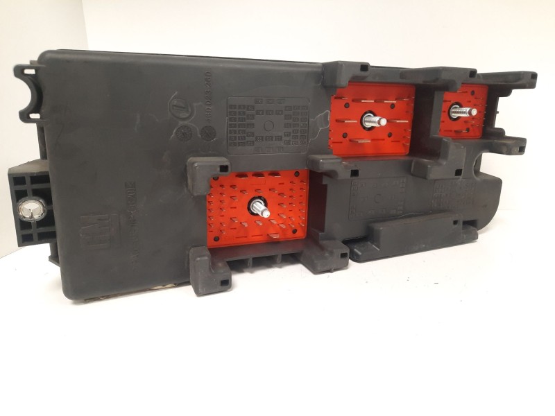 Recambio de caja reles / fusibles para opel vectra c berlina 2.2 16v dti cat (y 22 dtr / l50) referencia OEM IAM 13170900 519065