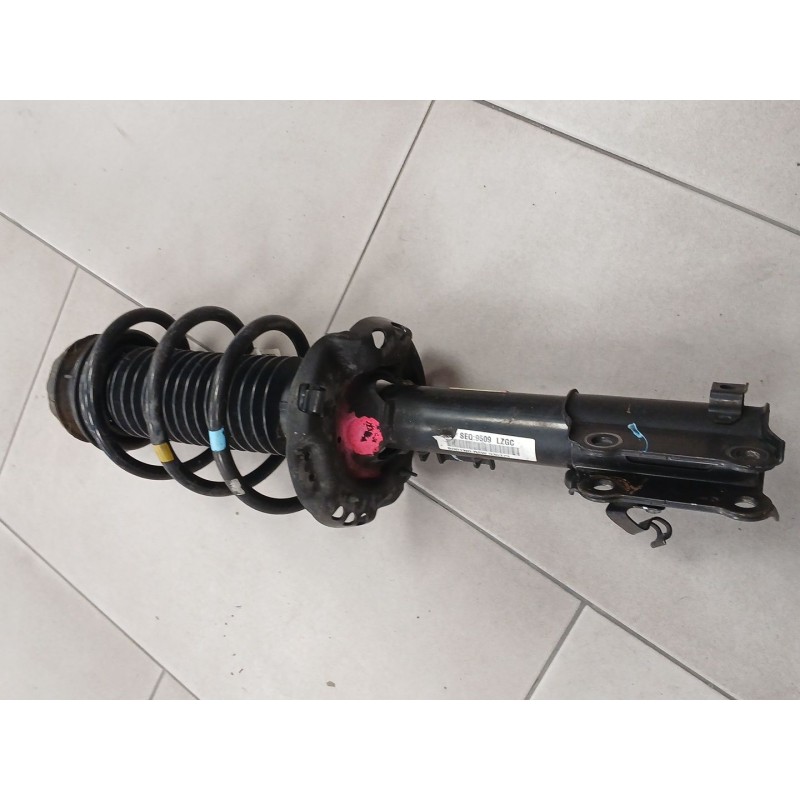 Recambio de amortiguador delantero derecho para kia stonic (yb) 1.0 t-gdi referencia OEM IAM RZ7554660H8750  