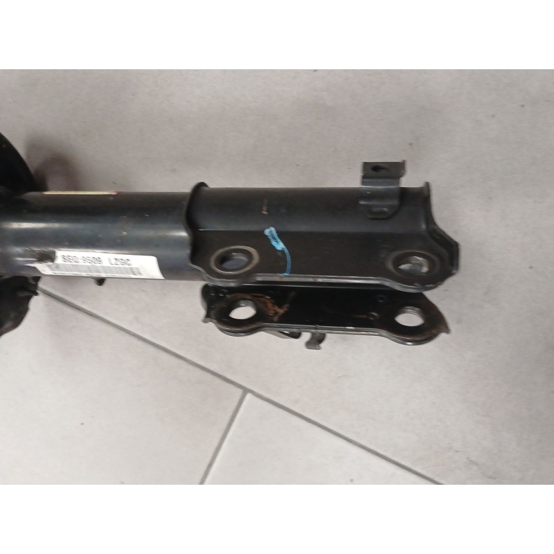 Recambio de amortiguador delantero derecho para kia stonic (yb) 1.0 t-gdi referencia OEM IAM RZ7554660H8750  