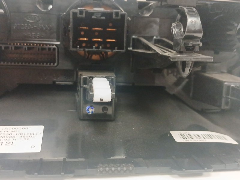 Recambio de mando calefaccion / aire acondicionado para kia stonic (yb) 1.0 t-gdi referencia OEM IAM   