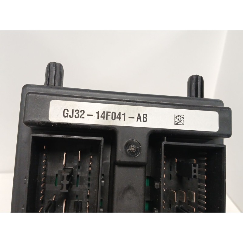 Recambio de caja reles / fusibles para land rover range rover evoque (l538) 2.0 d referencia OEM IAM GJ3214F041AB  