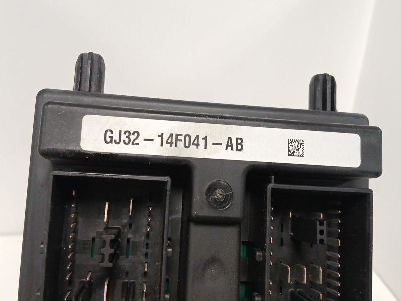 Recambio de caja reles / fusibles para land rover range rover evoque (l538) 2.0 d referencia OEM IAM GJ3214F041AB  
