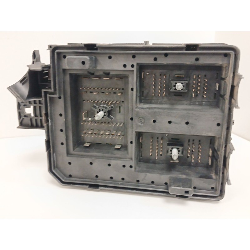 Recambio de caja reles / fusibles para opel corsa e (x15) 1.3 cdti (08, 68) referencia OEM IAM 13430533AA  