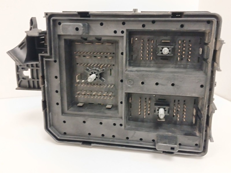 Recambio de caja reles / fusibles para opel corsa e (x15) 1.3 cdti (08, 68) referencia OEM IAM 13430533AA  