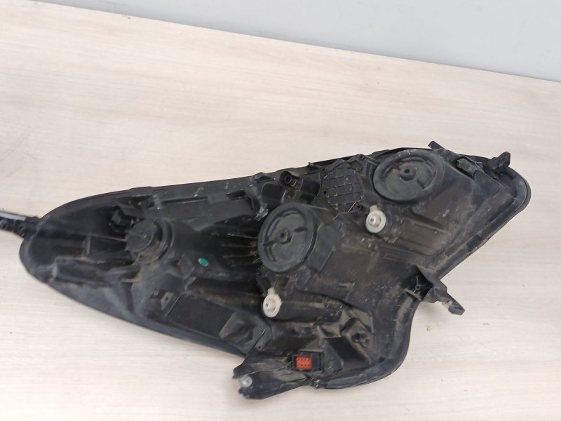 Recambio de faro izquierdo para opel corsa e (x15) 1.3 cdti (08, 68) referencia OEM IAM 13381335LH 1EF01183001 
