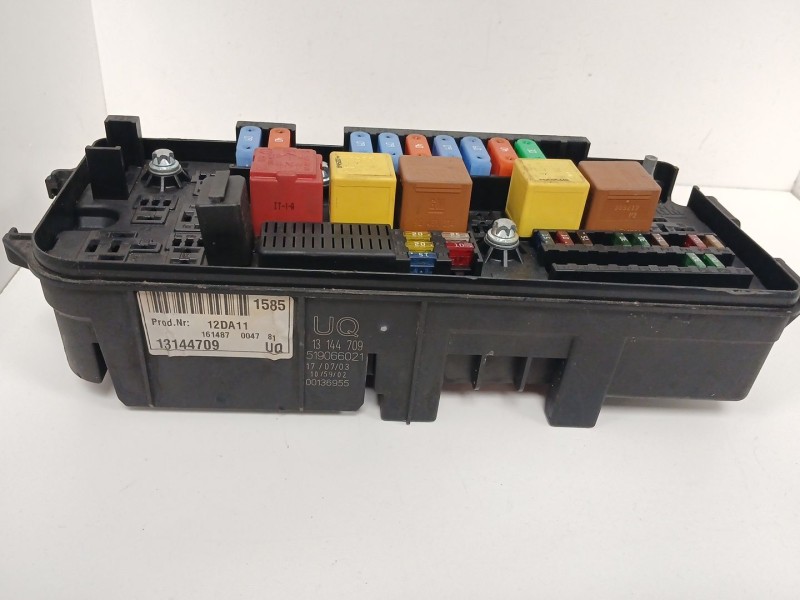 Recambio de caja reles / fusibles para opel vectra c berlina comfort referencia OEM IAM 13144709UQ 519066021 