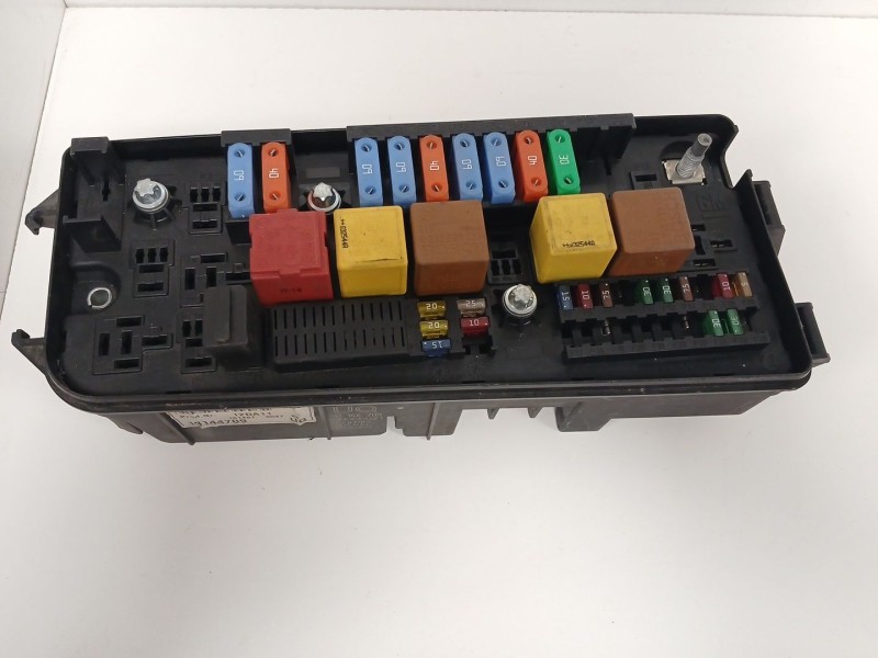 Recambio de caja reles / fusibles para opel vectra c berlina comfort referencia OEM IAM 13144709UQ 519066021 