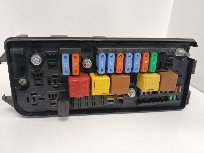 Recambio de caja reles / fusibles para opel vectra c berlina comfort referencia OEM IAM 13144709UQ 519066021 