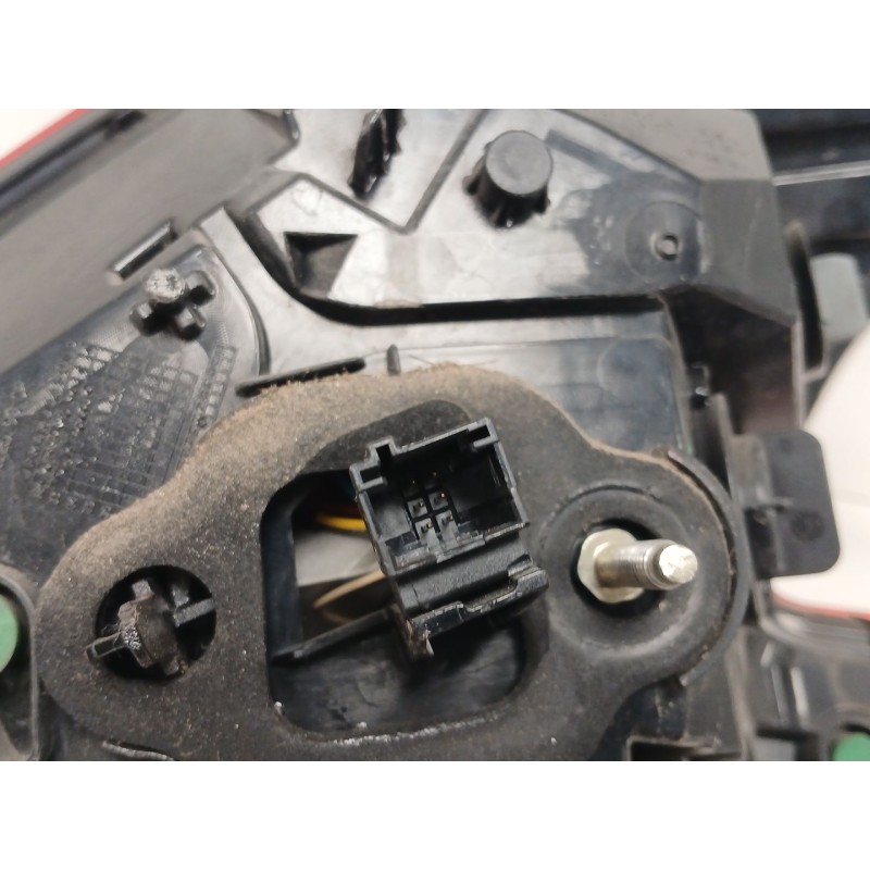 Recambio de piloto trasero izquierdo para peugeot 308 ii (lb_, lp_, lw_, lh_, l3_) 1.6 hdi referencia OEM IAM 9677817680  