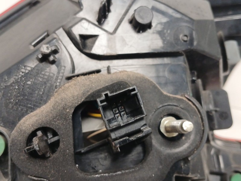 Recambio de piloto trasero izquierdo para peugeot 308 ii (lb_, lp_, lw_, lh_, l3_) 1.6 hdi referencia OEM IAM 9677817680  