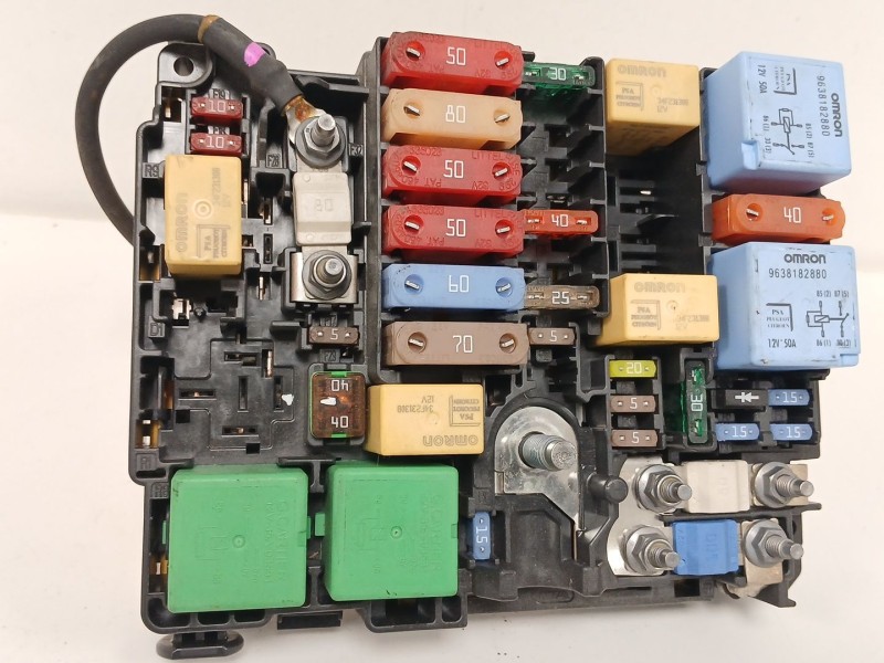 Recambio de caja reles / fusibles para peugeot 308 ii (lb_, lp_, lw_, lh_, l3_) 1.6 hdi referencia OEM IAM 9804848580  