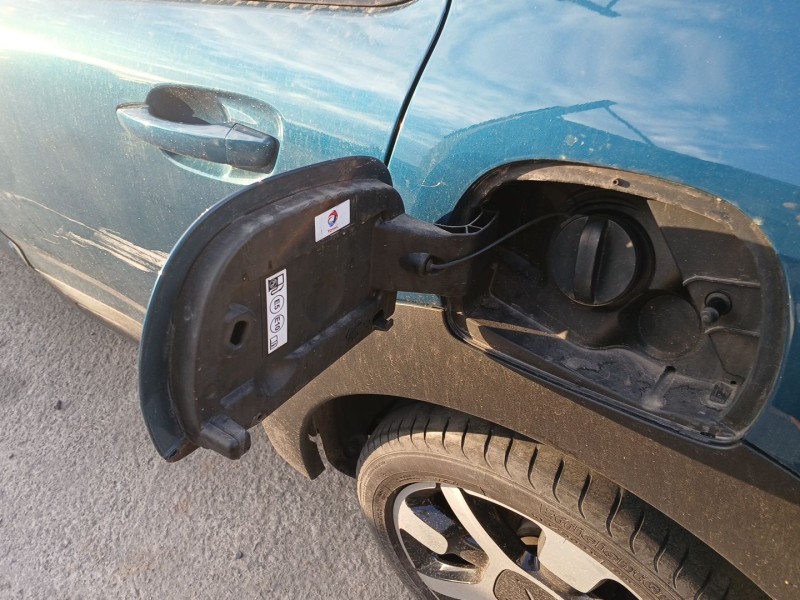 Recambio de tapa exterior combustible para citroën c4 cactus 1.2 thp 110 referencia OEM IAM   