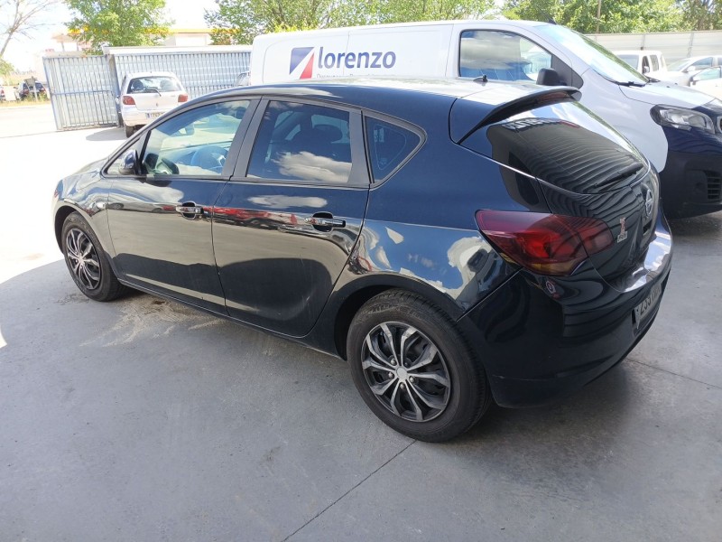 opel astra j gtc del año 2011