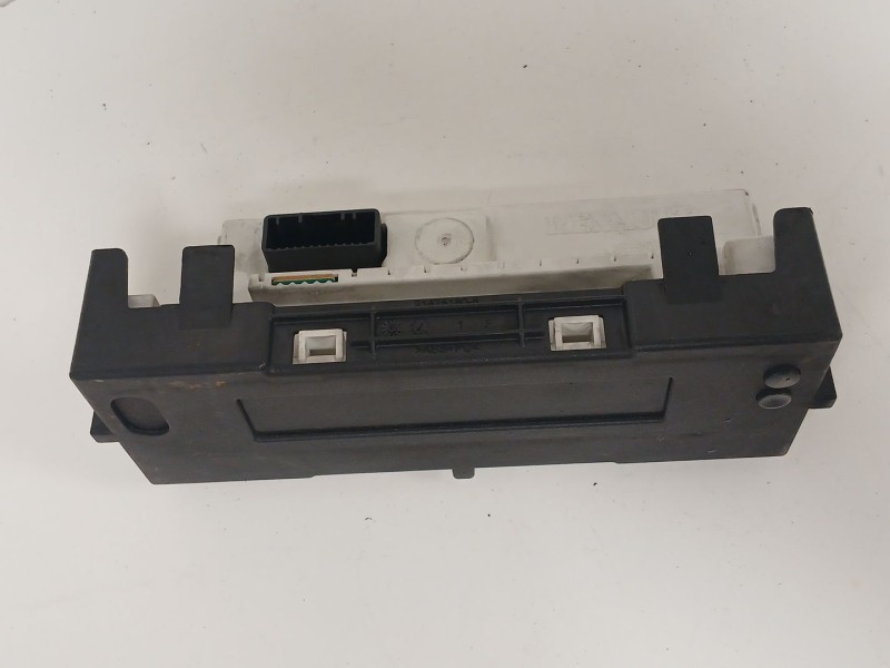 Recambio de pantalla multifuncion para renault clio iii emotion referencia OEM IAM 8200307273C  