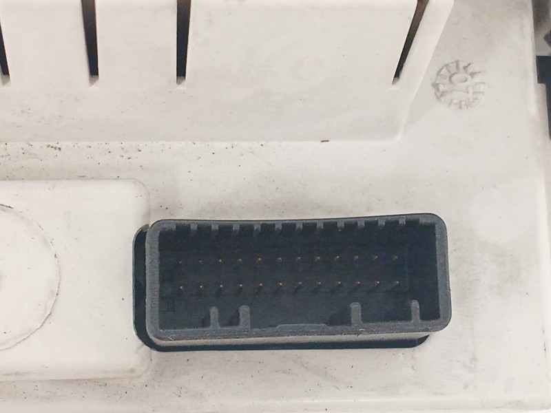 Recambio de pantalla multifuncion para renault clio iii emotion referencia OEM IAM 8200307273C  