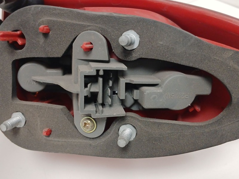 Recambio de piloto trasero izquierdo para alfa romeo 147 (190) 1.6 16v cat referencia OEM IAM  17682 