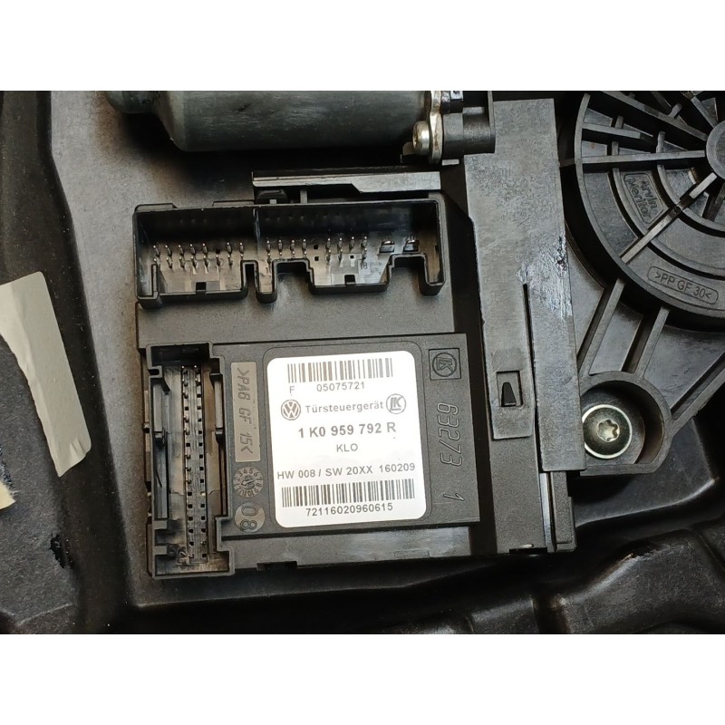 Recambio de elevalunas delantero derecho para volkswagen golf vi (5k1) 2.0 tdi referencia OEM IAM   