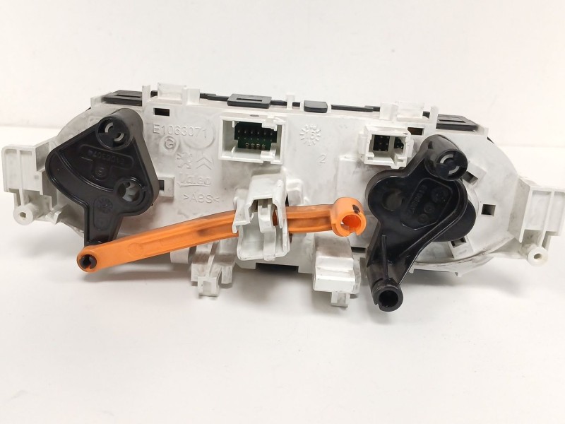 Recambio de mando calefaccion / aire acondicionado para peugeot 208 i (ca_, cc_) 1.6 hdi / bluehdi 75 referencia OEM IAM E106307