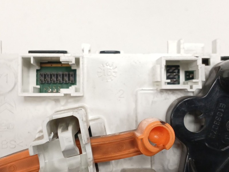 Recambio de mando calefaccion / aire acondicionado para peugeot 208 i (ca_, cc_) 1.6 hdi / bluehdi 75 referencia OEM IAM E106307