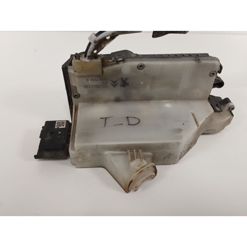 Recambio de cerradura puerta trasera derecha para peugeot 208 i (ca_, cc_) 1.6 hdi / bluehdi 75 referencia OEM IAM 9812501180  