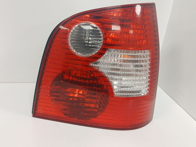 Recambio de piloto trasero derecho para volkswagen polo (9n1) highline referencia OEM IAM 6Q6945096G  