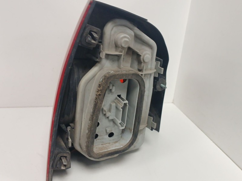 Recambio de piloto trasero derecho para volkswagen polo (9n1) highline referencia OEM IAM 6Q6945096G  