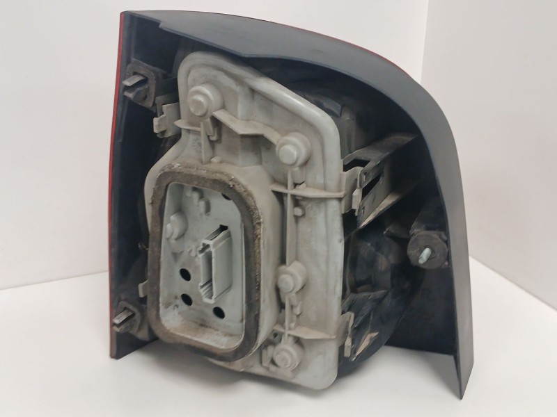 Recambio de piloto trasero derecho para volkswagen polo (9n1) highline referencia OEM IAM 6Q6945096G  