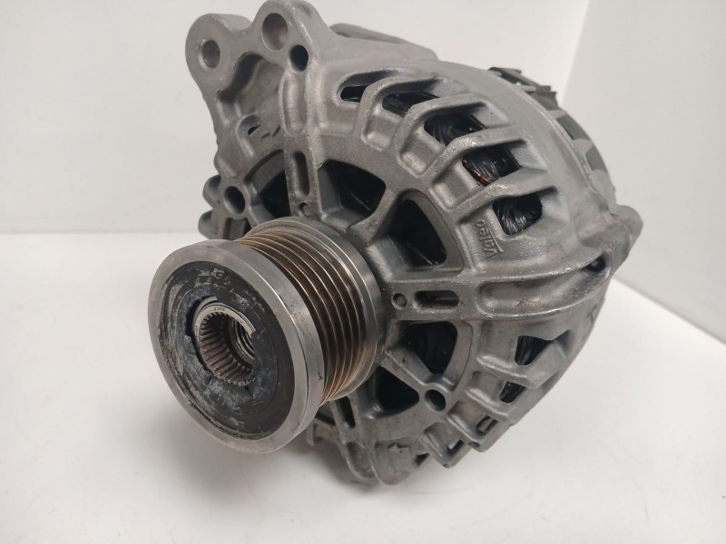 Recambio de alternador para seat ibiza v (kj1, kjg) 1.6 tdi referencia OEM IAM LRA04401  