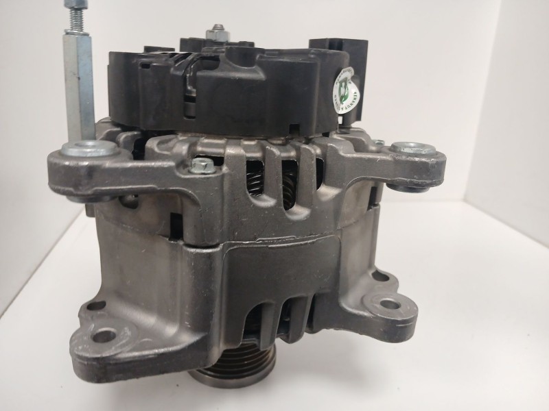 Recambio de alternador para seat ibiza v (kj1, kjg) 1.6 tdi referencia OEM IAM LRA04401  