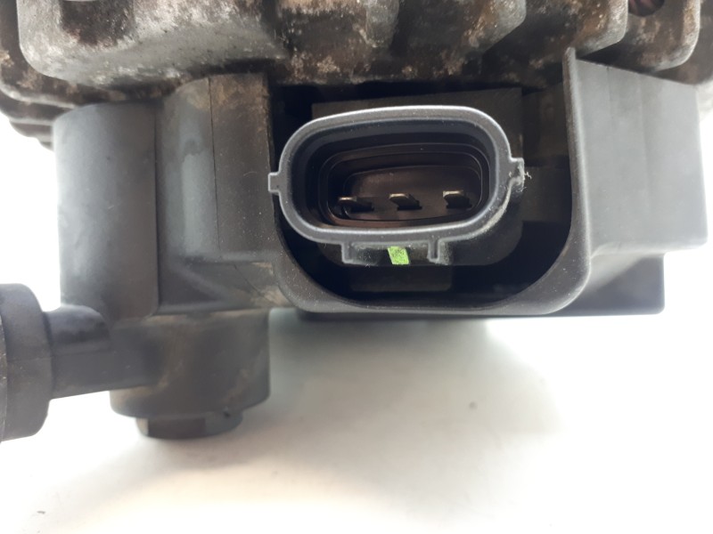 Recambio de alternador para kia cee´d drive referencia OEM IAM 373002A600 TG12C090 120A