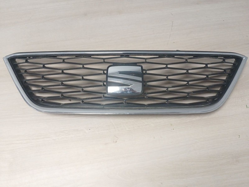 Recambio de rejilla paragolpes central para seat ibiza iv sc (6j1, 6p5) 1.2 tsi referencia OEM IAM 6J0853654G  