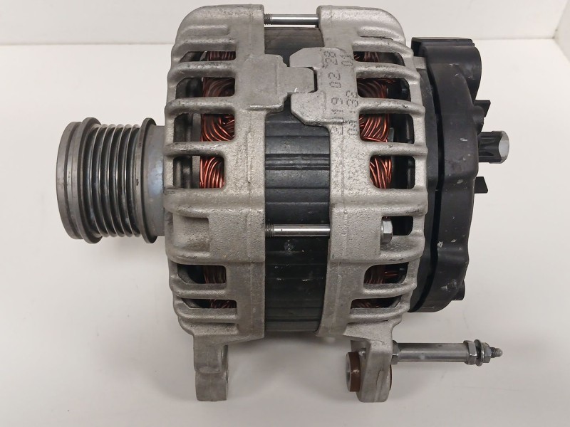Recambio de alternador para volkswagen golf vii variant (ba5, bv5) 1.6 tdi referencia OEM IAM 04L903024T  