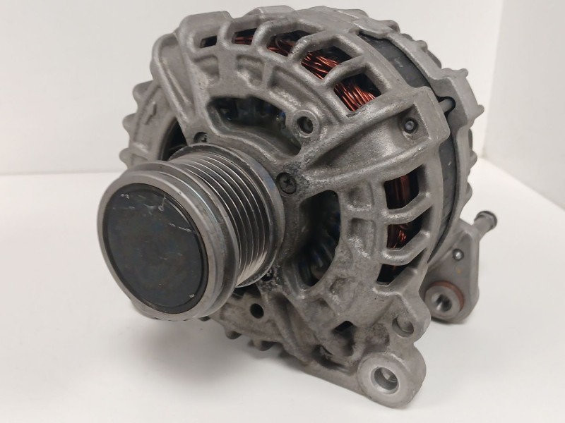 Recambio de alternador para volkswagen golf vii variant (ba5, bv5) 1.6 tdi referencia OEM IAM 04L903024T  