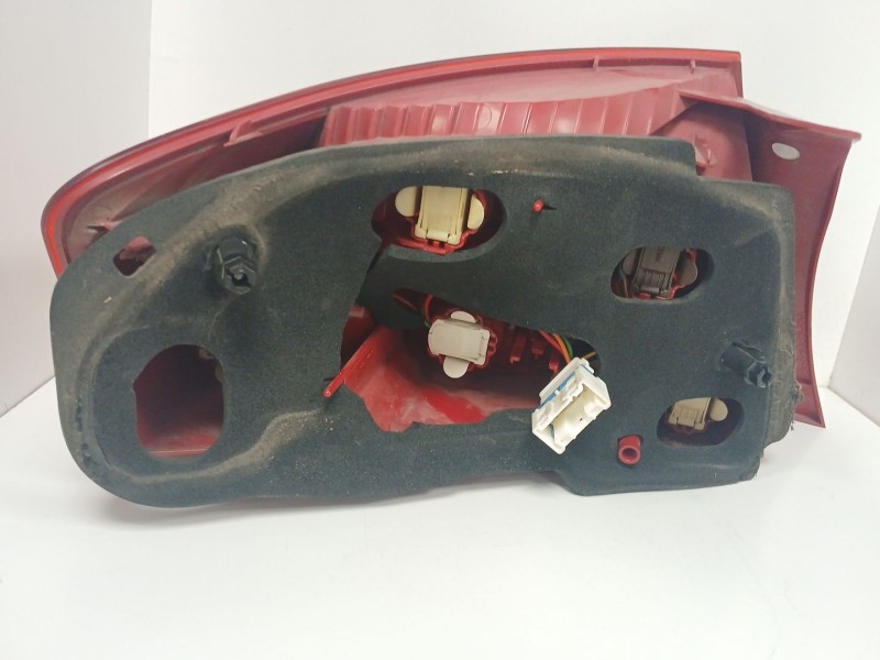 Recambio de piloto trasero derecho para peugeot 407 (6d_) 1.6 hdi 110 (6d9hzc, 6d9hyc) referencia OEM IAM   