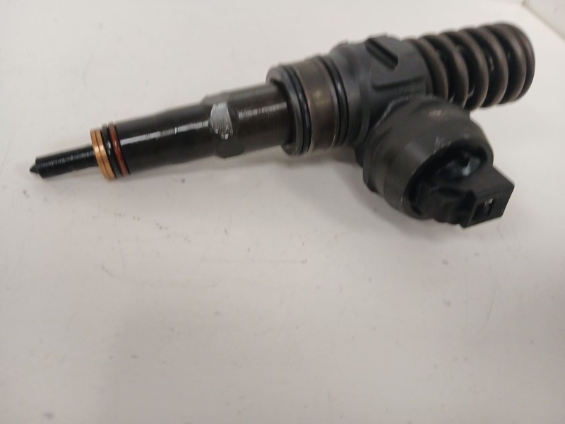 Recambio de inyector para volkswagen touran (1t1, 1t2) 1.9 tdi referencia OEM IAM 038130073AG  