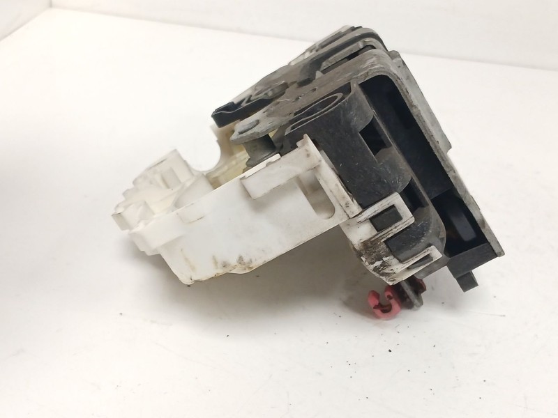 Recambio de cerradura puerta delantera derecha para dodge journey sxt cool family referencia OEM IAM P04589694AA  