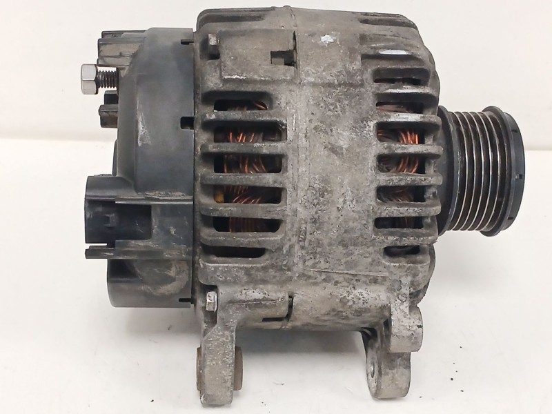 Recambio de alternador para seat leon (1p1) 2.0 tdi 16v referencia OEM IAM 06F903023C TG14C011 