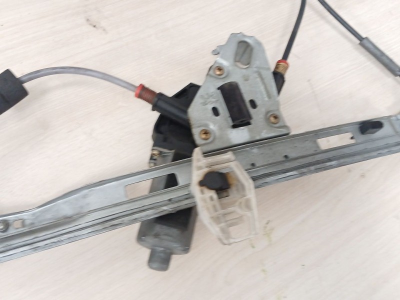 Recambio de elevalunas delantero derecho para peugeot 206 sw 2.0 hdi cat referencia OEM IAM  13197 