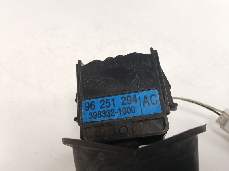 Recambio de mando limpia para daewoo nubira berlina 2.0 cat referencia OEM IAM  18337 