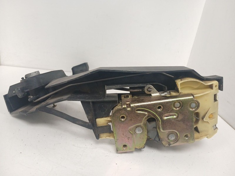 Recambio de cerradura puerta delantera derecha para ford focus berlina (cak) ambiente referencia OEM IAM XS41A21812CF  