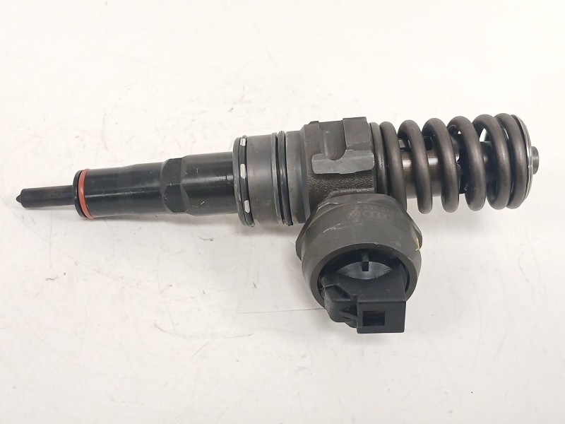 Recambio de inyector para volkswagen golf v (1k1) 1.9 tdi referencia OEM IAM 038130073AG 0414720215 