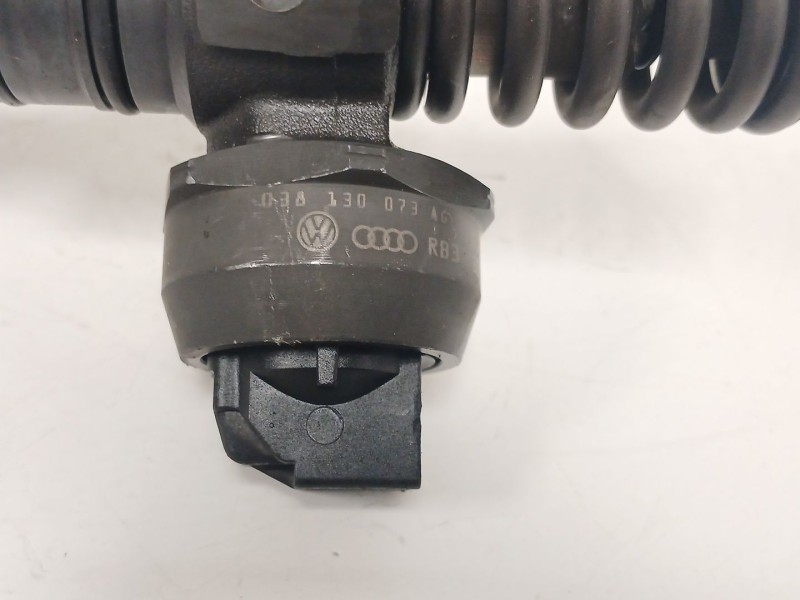 Recambio de inyector para volkswagen golf v (1k1) 1.9 tdi referencia OEM IAM 038130073AG 0414720215 
