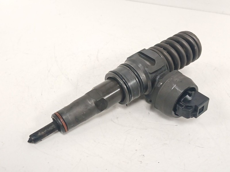 Recambio de inyector para volkswagen golf v (1k1) 1.9 tdi referencia OEM IAM 038130073AG 0414720215 