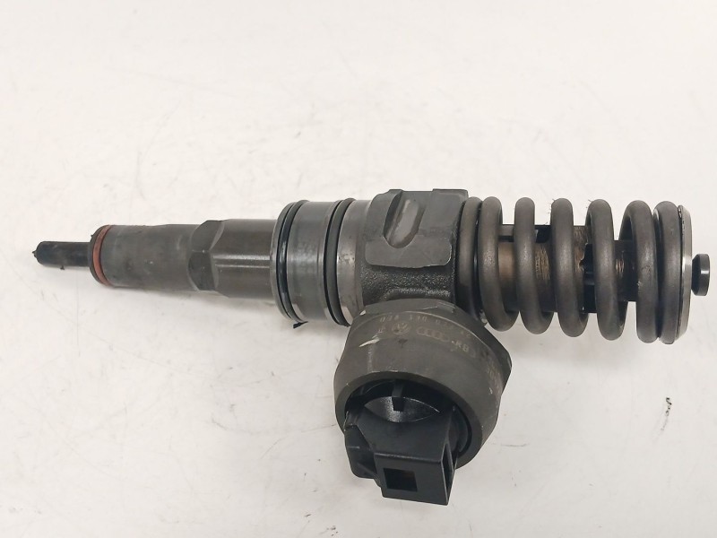 Recambio de inyector para volkswagen golf v (1k1) 1.9 tdi referencia OEM IAM 038130073AG 0414720215 