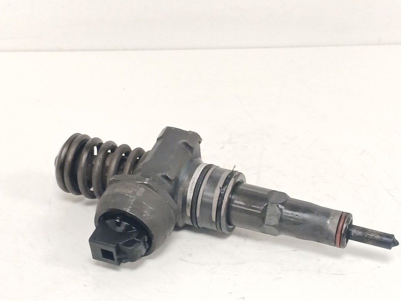 Recambio de inyector para volkswagen golf v (1k1) 1.9 tdi referencia OEM IAM 038130073AG 0414720215 
