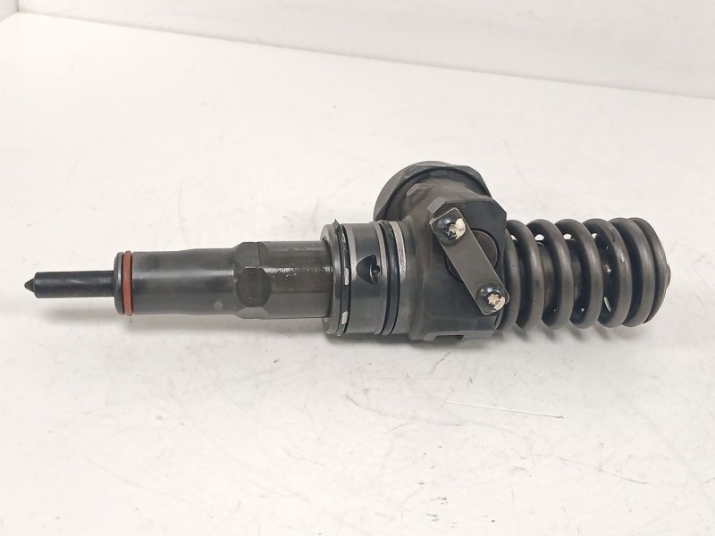 Recambio de inyector para volkswagen golf v (1k1) 1.9 tdi referencia OEM IAM 038130073AG 0414720215 
