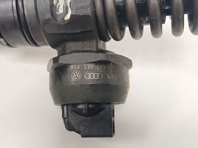 Recambio de inyector para volkswagen golf v (1k1) 1.9 tdi referencia OEM IAM 038130073AG 0414720215 